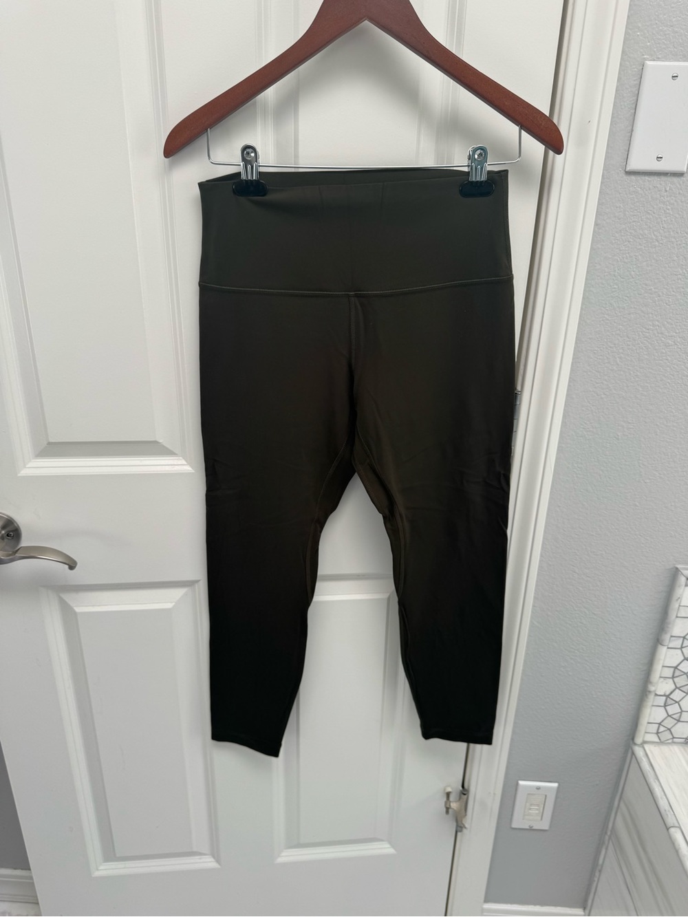 Lululemon High-Waist Performance Leggings - army Green size 10